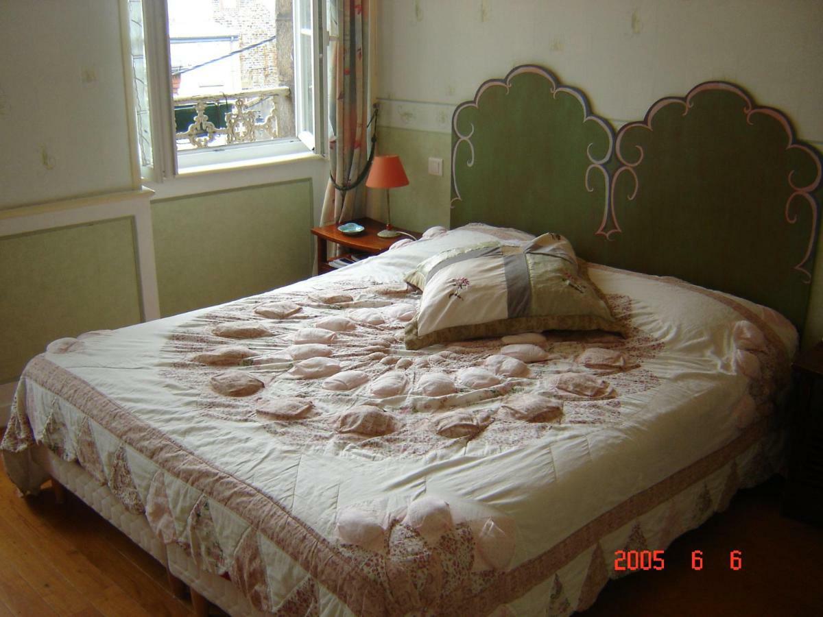 Le Logis Du Roc Bed and Breakfast Γκρανβίλ Εξωτερικό φωτογραφία